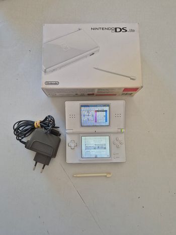 Console Nintendo ds lite blanche et boite