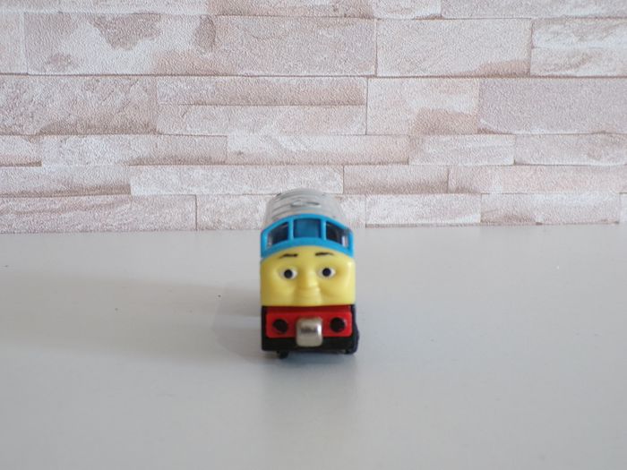 Locomotive - Train - Thomas et ses amis - Diesel D199 (J23) - photo numéro 4