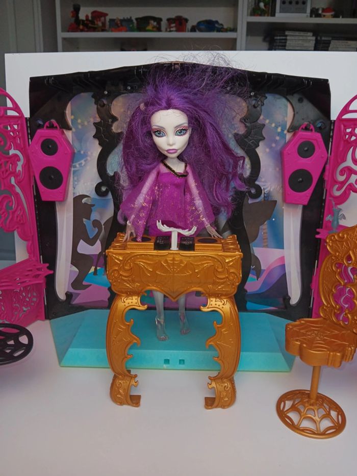 Poupée Monster High spectra D.J et sa boîte de nuit (testé le son fonctionne) - photo numéro 2