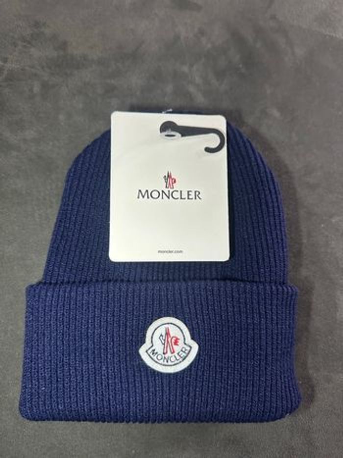Bonnet Moncler bleu marine en laine – avec étiquette