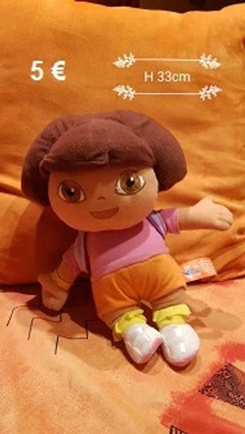 Peluche Dora l'exploratrice H 33 cm