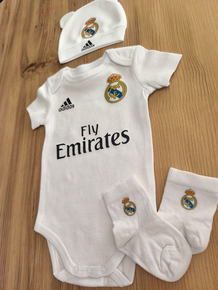 Ensemble bébé cadeau de naissance foot fcm Real Madrid