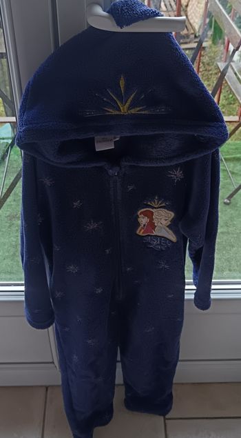 Sur pyjama reine des neiges