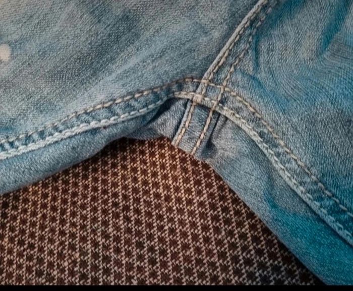 Jeans effet délavé avec troués taille 34 - photo numéro 10