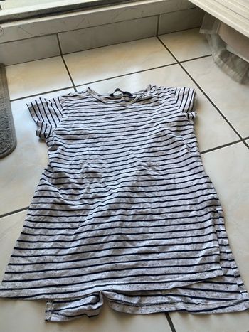 T-shirt, 12 ans, mais va pour un XS