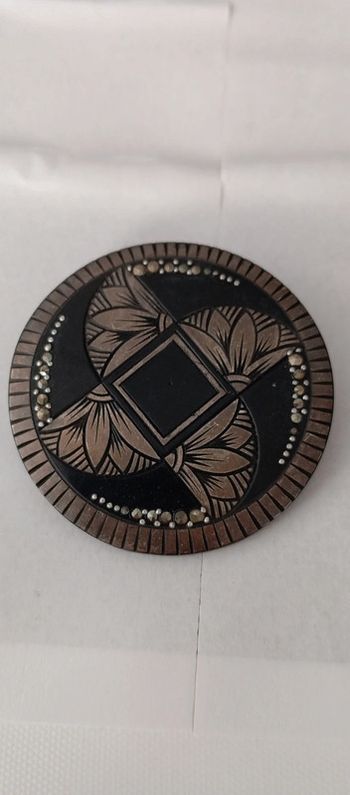 Broche ronde ancienne