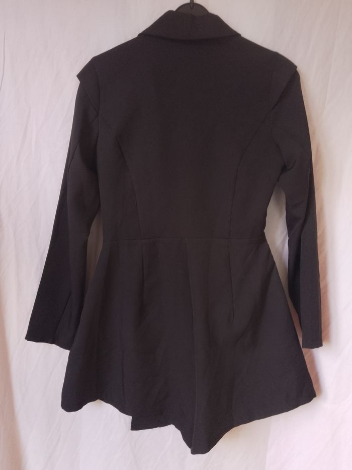 Robe noir de chez Pretty Little Thing - photo numéro 2