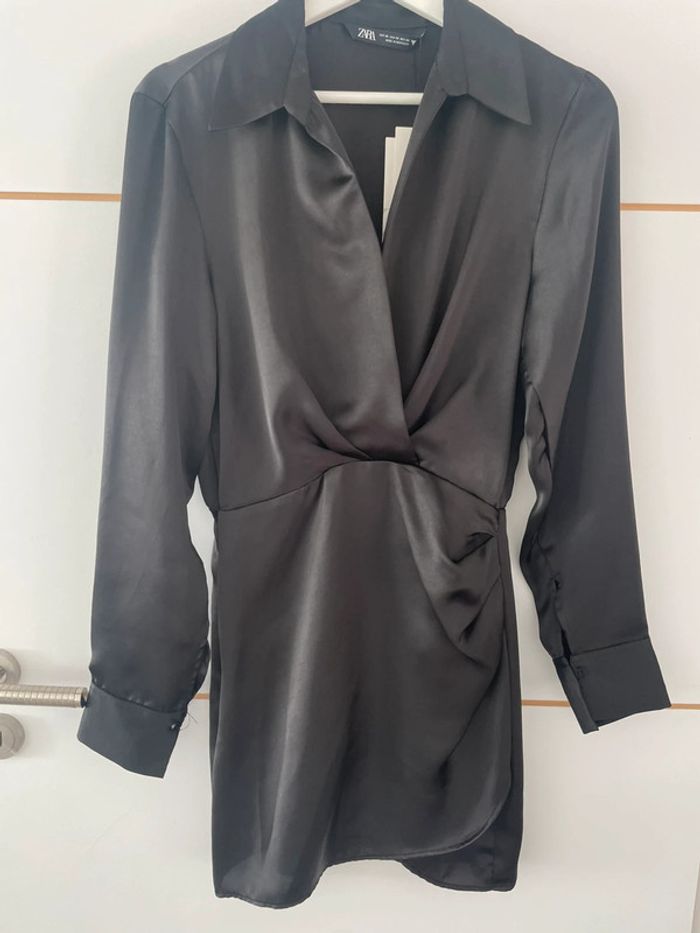 Robe satinée noire XS Zara - photo numéro 2