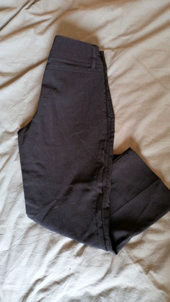 Pantacourt noir Jennyfer taille 36 - photo numéro 2