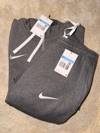 Ensemble Nike homme taille L & M