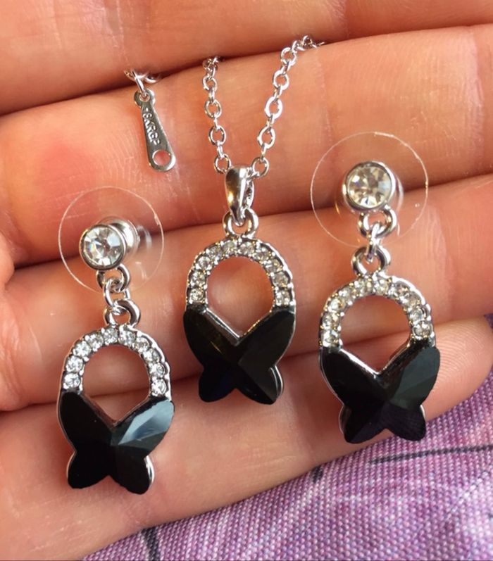 Ensembles Parure Papillon Posé Ornés D’un Cristal Noire et Cristaux Transparent Plaque Or Blanc Rhodium poinçon