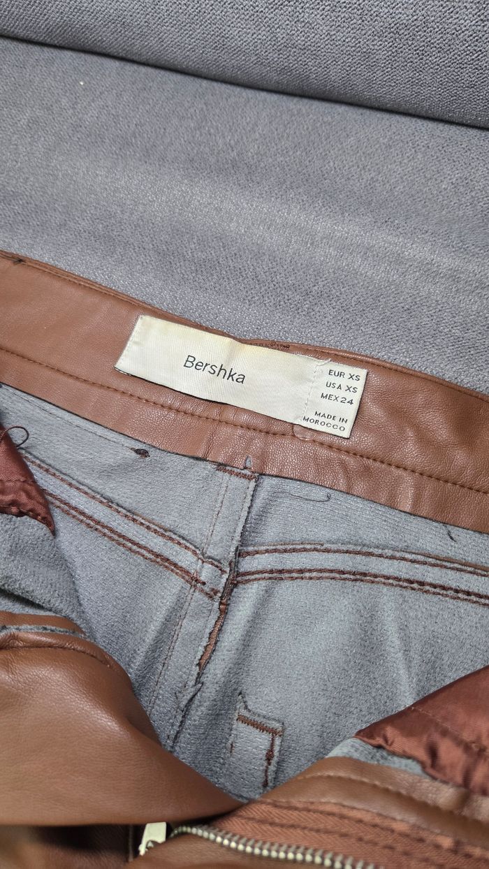 Pantalon similicuir Bershka taille XS - photo numéro 2