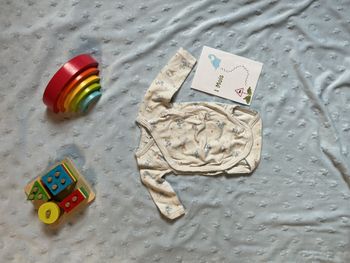 body manches longues blanc motifs bleu ouverture devant absorba 1 mois