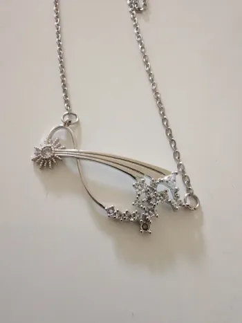 Collier argenté étoile & soleil 🌞 Élégant, brillant, bijou femme tendance