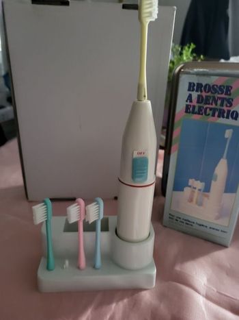 Set 4 brosses a dent et son support