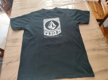 T-shirt Volcom Noir Taille L - Style skate et rock ! Prix mini !