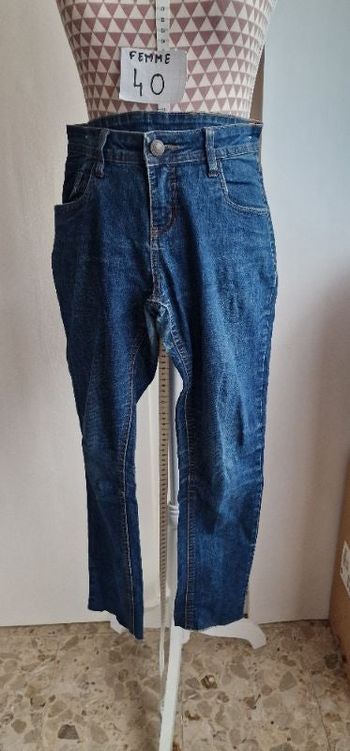 Jean, bleu, 7/8 ,taille standard, forme slim, longueur 85cm, largeur 39cm
