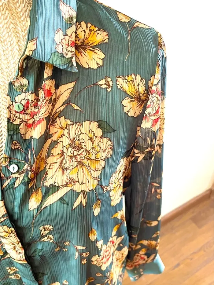 Sublime blouse chemise manche longue à boutonnage fluide motif floral Zara - photo numéro 16