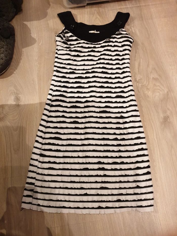 Robe noire et blanche - photo numéro 4