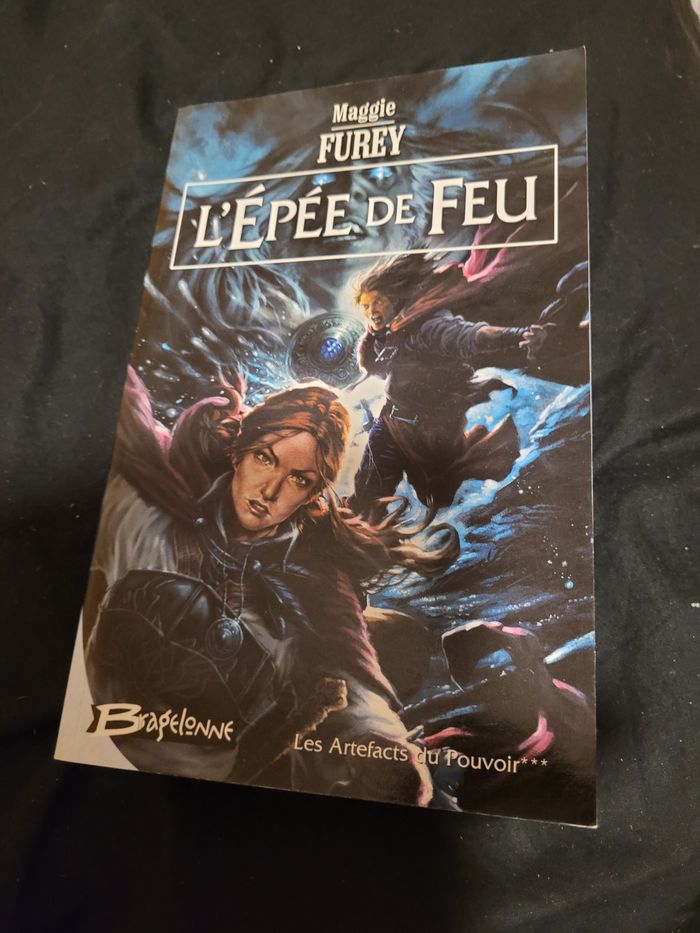 L épée de feu Maggie Furey