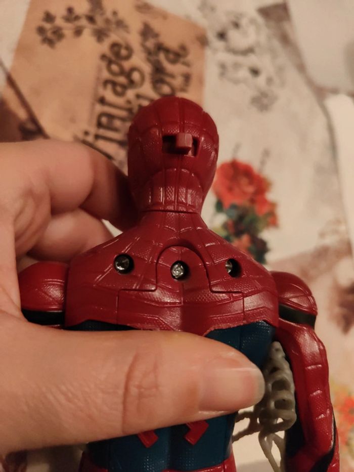 Figurine parlante articulée spiderman - photo numéro 8