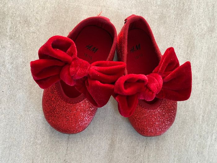 Ballerines bébé 18/19  rouge métallisé noeud velours H&M - photo numéro 8