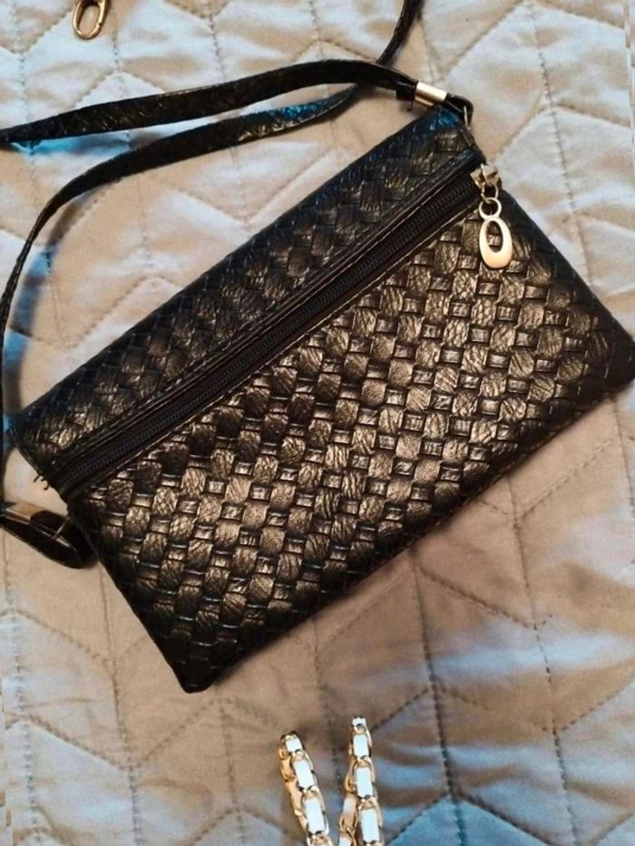 Joli  petit sac , peut  se  porter en  bandoulière  ou  en pochette - photo numéro 3