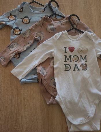 Lot 3 bodies C&A 9 mois