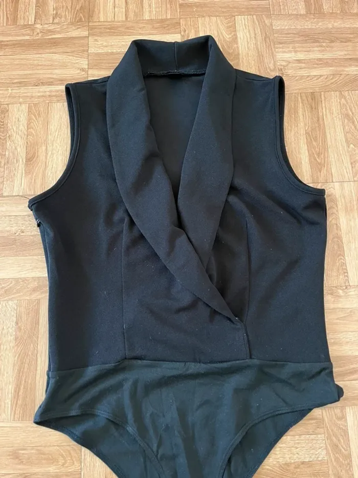 Top body noir avec col en châle Shein (NEUF) - photo numéro 2