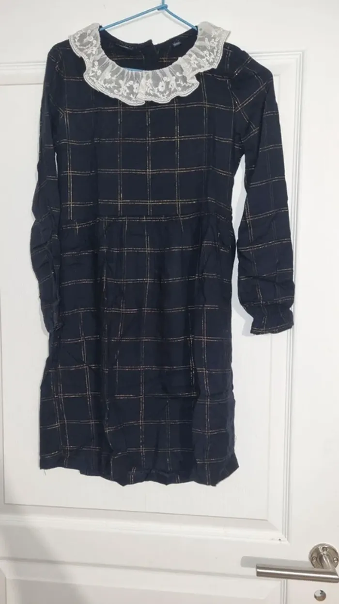 Robe avec collerette