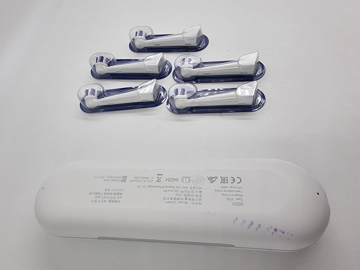 Brosse à dent électrique connectée Oral B IO serie 7 avec chargeur de voyage + 5 brossettes neuves - photo numéro 4