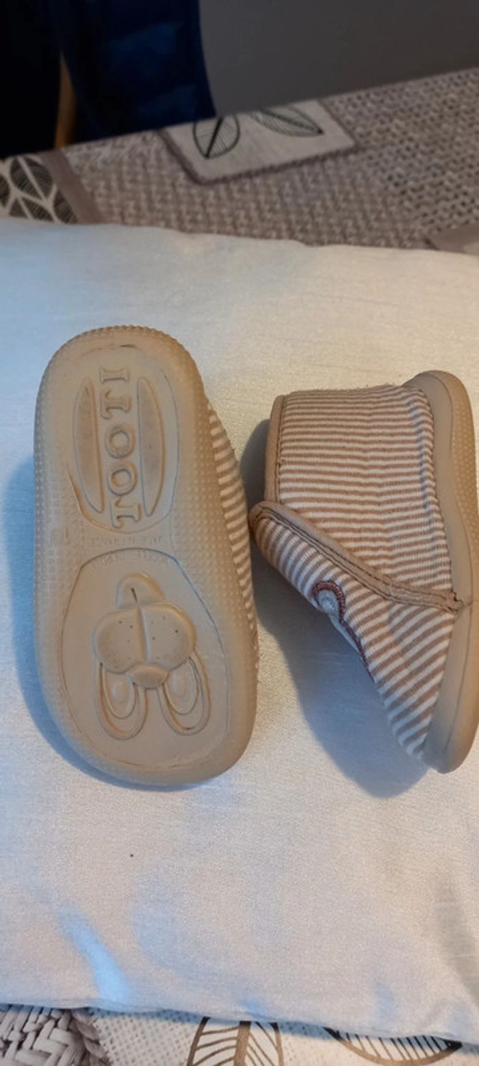 Chaussons pointure 19 - photo numéro 2