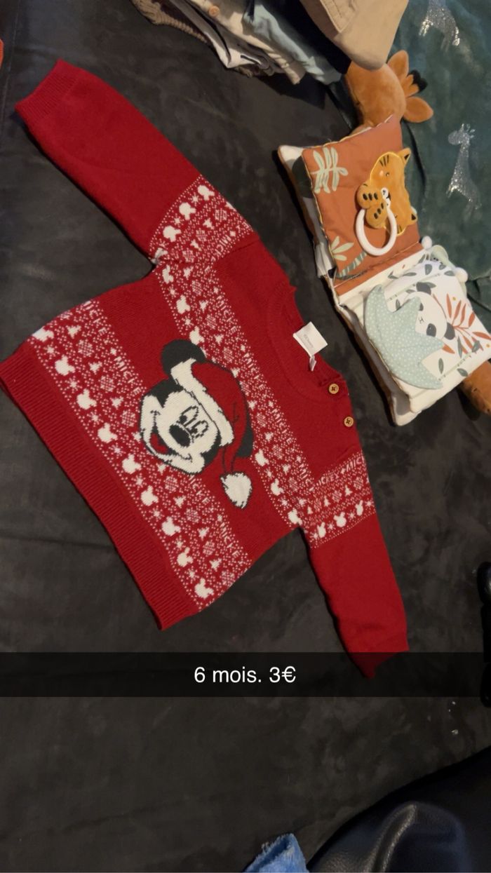 Lot de deux pyjamas et d’un pull. - photo numéro 3