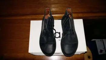 Désert boots enfants neuves pointure 33
