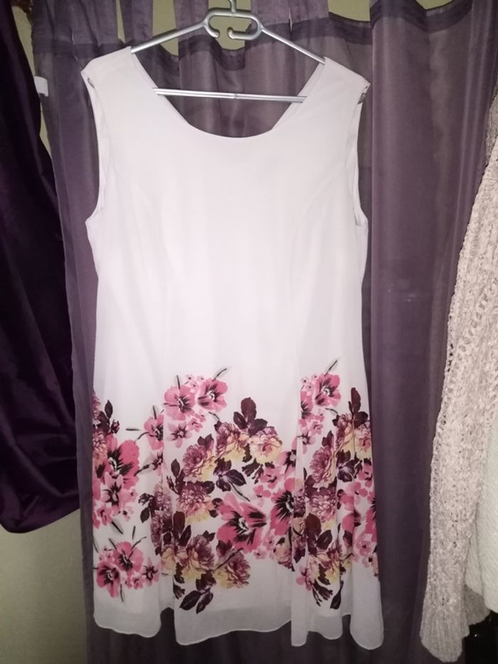 Robe blanche fleurie