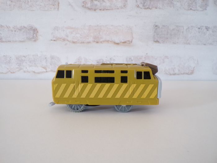 Train - Locomotive - Thomas et ses amis - Diesel 10 (J29) - photo numéro 3