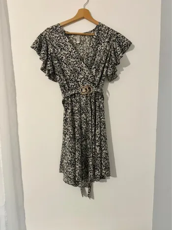 Robe d’été fleurie  ceinturée taille unique comme neuve