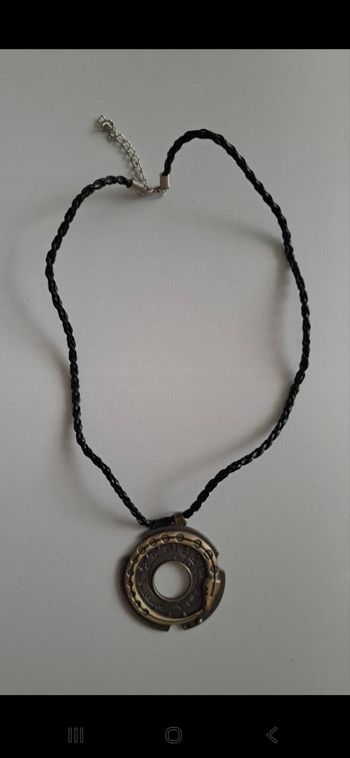 Collier amulette