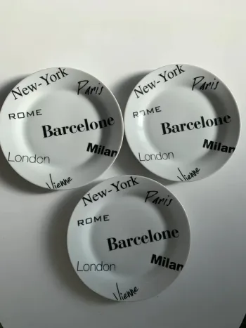 Lot 3 petites assiettes à dessert