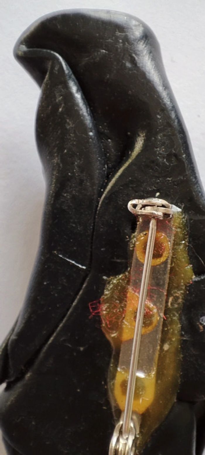 Broche en cuir - photo numéro 9