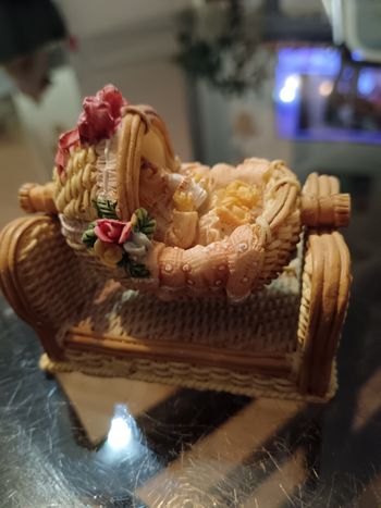 Figurine ourson et son berceau 
