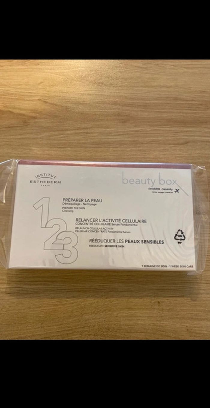 Institut Esthederm beauty box sensibilité visage - photo numéro 2