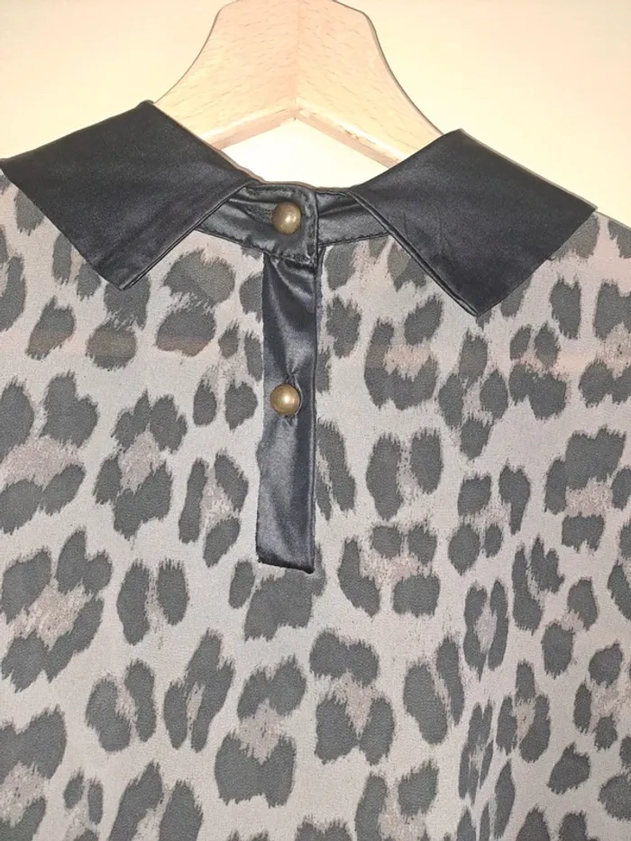 Blouse légère femme 36/38 col noir léopard comme neuve - photo numéro 5