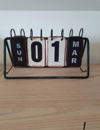 Calendrier perpétuel à poser