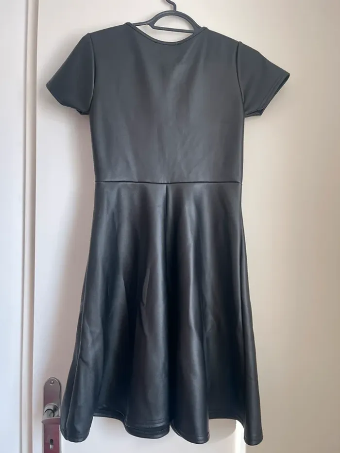 Robe noir - photo numéro 2