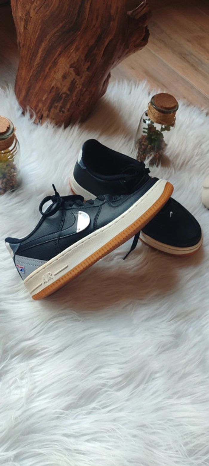 Basket air force one NBA pointure 37.5 noir