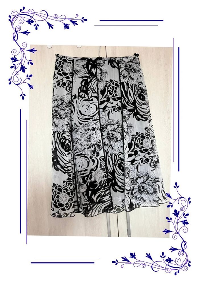 Jolie jupe légère Yessica noir et blanc taille 42 fr