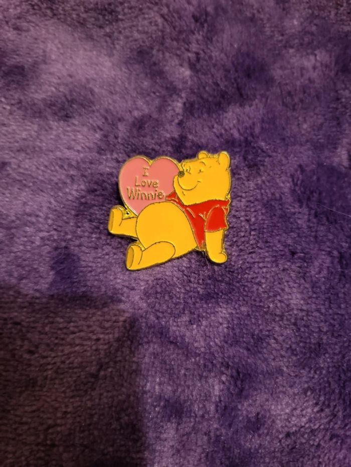 Pin's winnie l'ourson disney