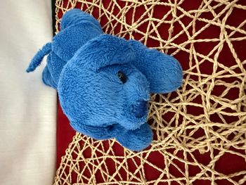 Doudou chiot chien bleu couché MAX ET SAX