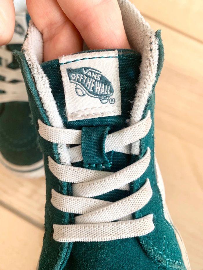 Jolie paire de baskets Vans en cuir suédé - photo numéro 2